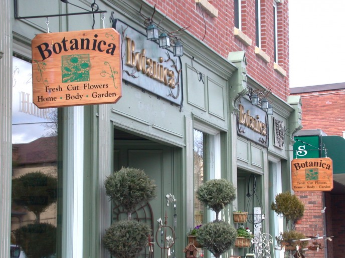 Storefront looks elegant and natural... very earthy!