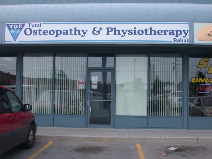 Another strip mall overhead signbox.